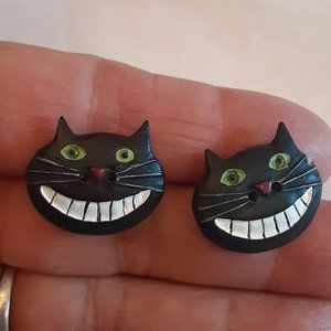 Novelty cat button earrings